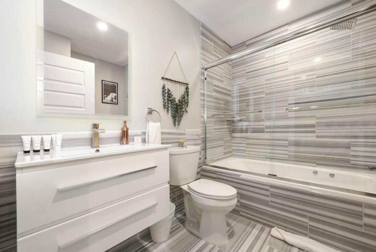 Apartment Hostwise Stays - The Washington At Chatham - Free Parking, Private Gym, Skyline Views!