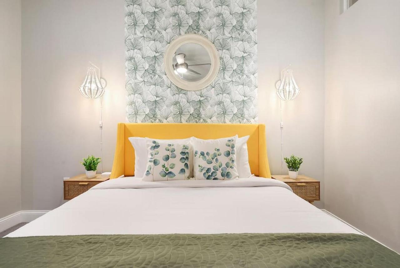 Apartment Hostwise Stays - The Washington At Chatham - Free Parking, Private Gym, Skyline Views! Pittsburgh