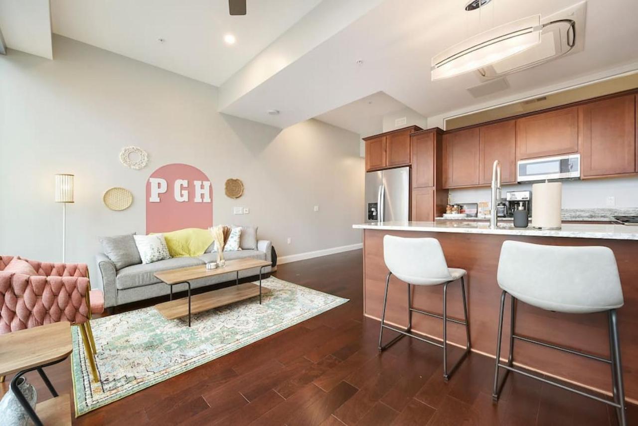 Hostwise Stays - The Washington At Chatham - Free Parking, Private Gym, Skyline Views! Apartment *