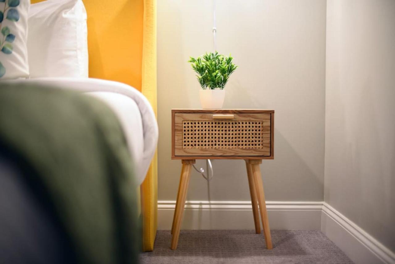 Apartment Hostwise Stays - The Washington At Chatham - Free Parking, Private Gym, Skyline Views! *